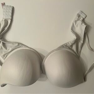 Victoria's Secret White Bra with Underwire and Adjustable Straps